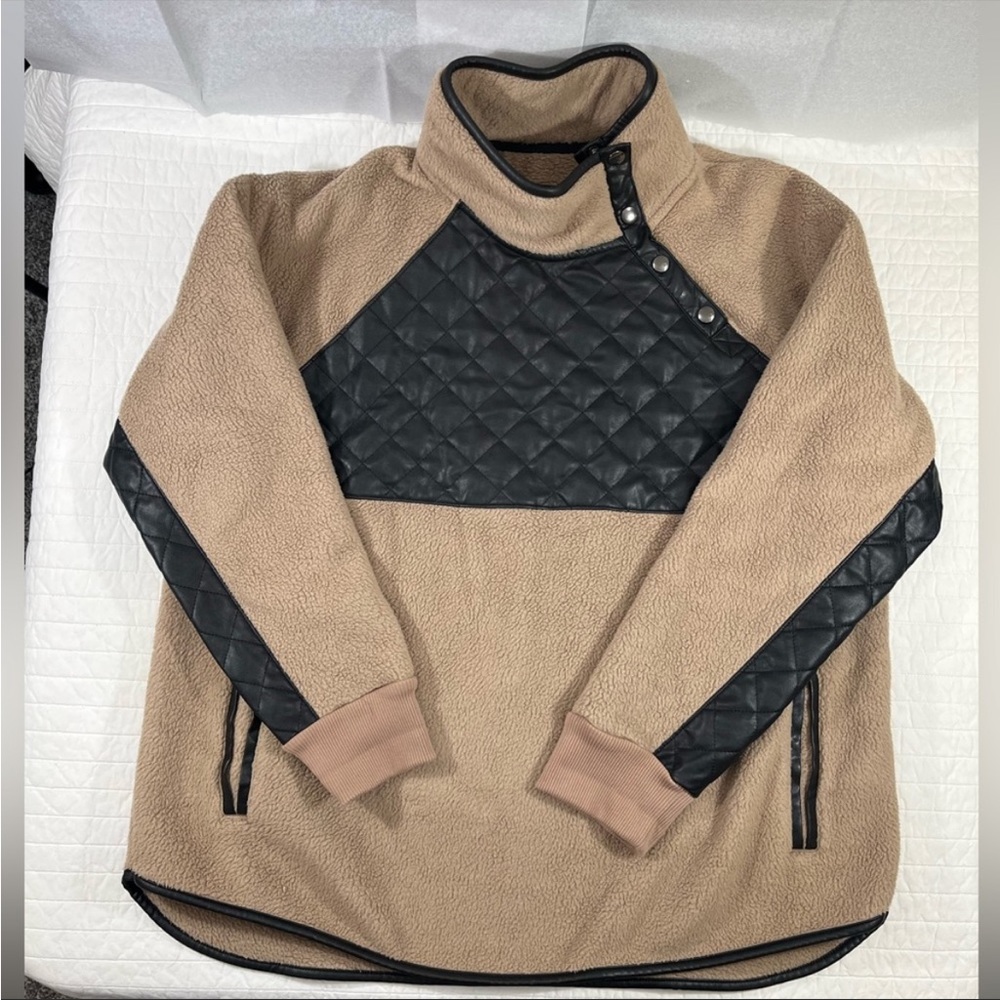 Abercrombie & Fitch Asymmetrical Snap-up Fleece